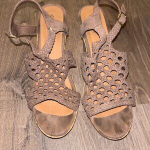 Taupe woven wedge heels, SZ 8.5